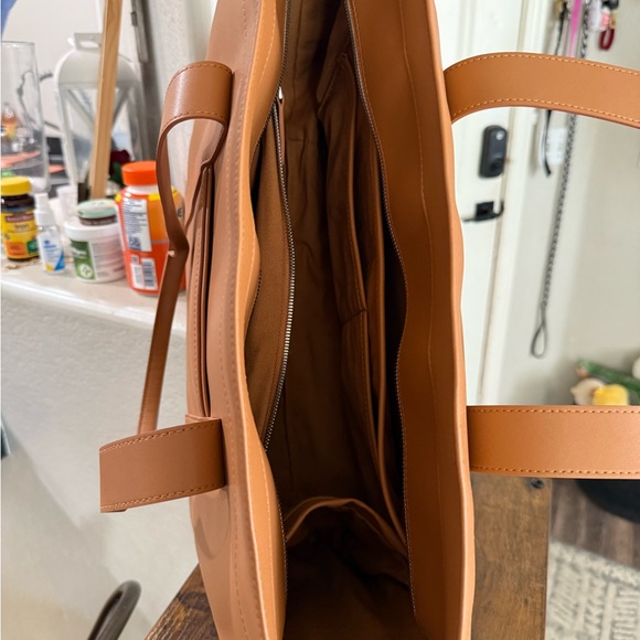 Elegant Tan Tote Bag - Picture 7 of 11